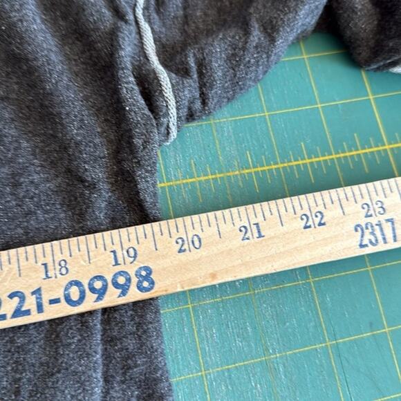 A Pea in the Pod Women's Maternity Top Dark Gray Scoop Neck Raw Edges sz Medium - Picture 4 of 5